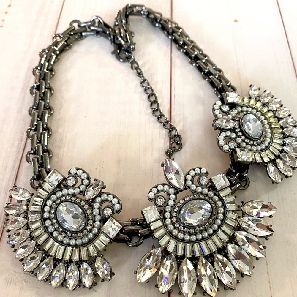Beautiful Crystal & Faux Pearl Statement Necklace